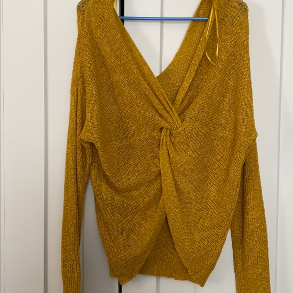 Semi-cropped yellow light sweater